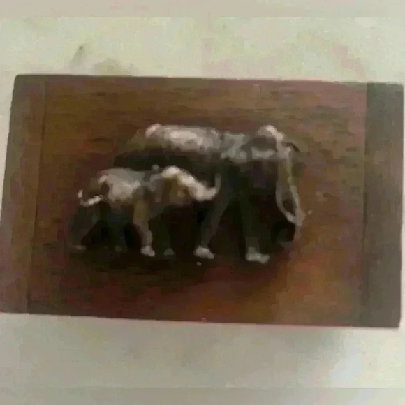 Right facing trunk up elephant teak wood trinket box 3.3 x 2 inches. - Picture 6 of 6